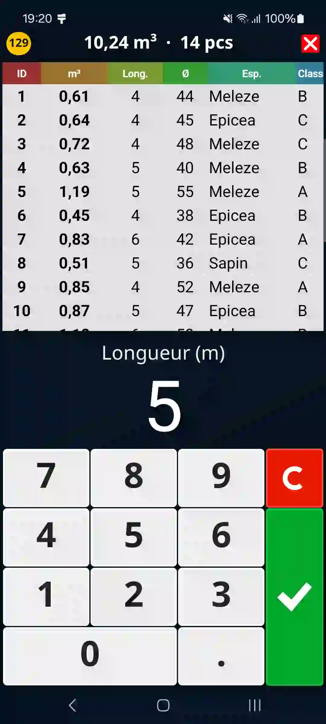 Enregistreur de relevés de rondins avec un grand pavé numérique dans l’application TIMBERPOLIS